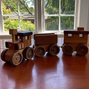 Hand crafted by Les Gifford Montr Co three piece wooden train